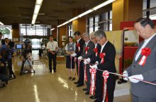 山形銀行本店にて「白鷹紅花まつり展」スタート：画像